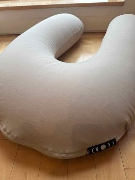 Photo of free Moonpod Crescent Backrest (Greenwich Village) #1