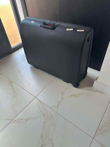 Photo of free black hardcase suitcase with coded lock (Burnham SL2) #1