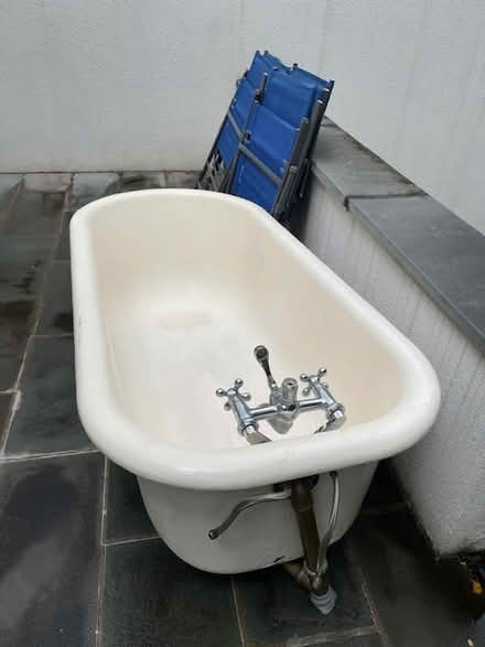 Photo of free an old clawfoot tub (D St. and 6th St. NE) #3