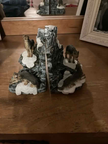 Photo of free Book ends (Montebello) #1