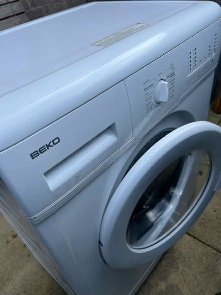 Photo of free Working washing machine (Vale LA1) #2
