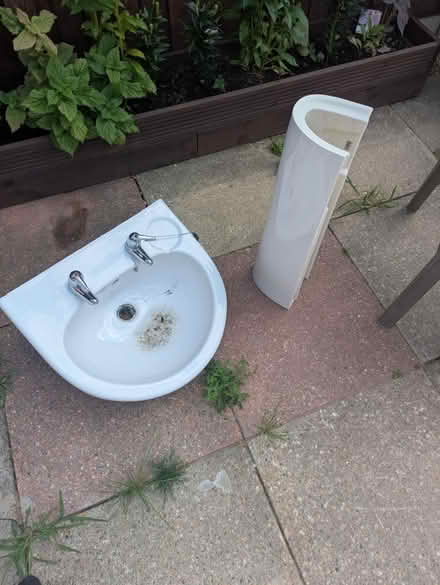 Photo of free Sink and pedestal (Witham CM8) #1
