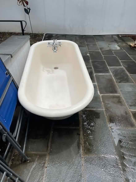 Photo of free an old clawfoot tub (D St. and 6th St. NE) #2
