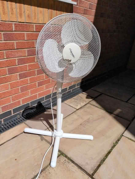 Photo of free Floor standing oscillating fan (Winstanley, WN3) #1