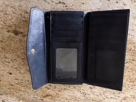Photo of free Black women’s wallet (Clinton) #3