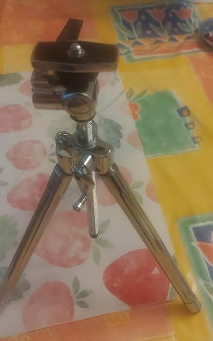 Photo of free tripod (St. Clair-Christie) #1