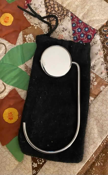 Photo of free Purse/handbag holder (Norbeck and Layhill Roads) #1