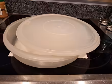 Photo of free Tupperware Pie Carrier (94002 Continentals/Ralston) #1