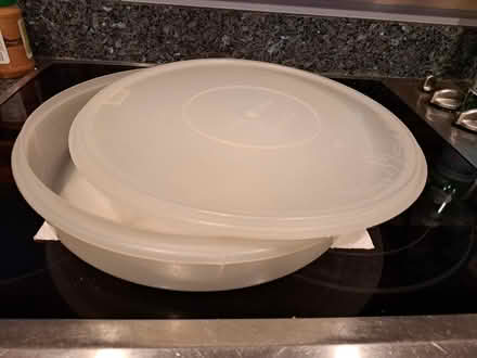 Photo of free Tupperware Pie Carrier (94002 Continentals/Ralston) #1
