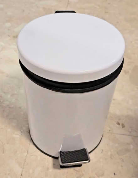 Photo of free 5L Pedal bin (Brand new, w/ defect) (Choa Chu Kang) #1
