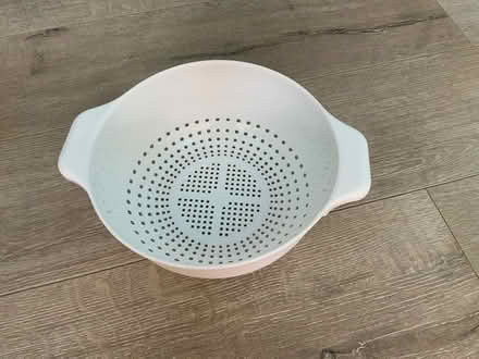 Photo of free Small plastic colander (East Palo Alto) #1
