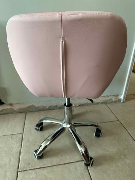 Photo of free Swivel pink desk chair (Pitchcombe GL6) #1