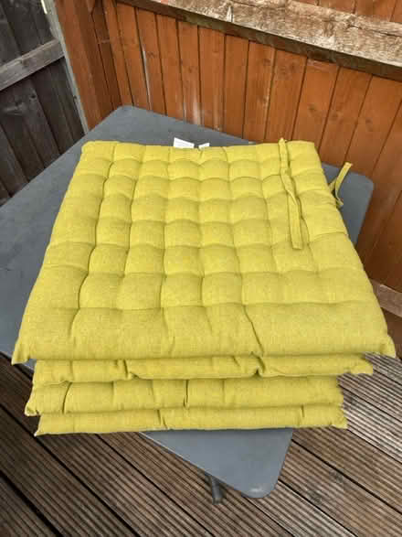Photo of free 4 x cushions (EN2) #1