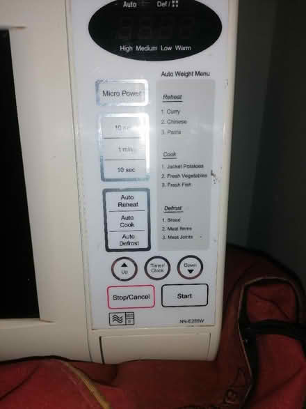 Photo of free old microwave - FOR SPARES? , working but paint flaking (Bradford on Avon BA15) #1