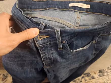 Photo of free Damaged women's jeans 28w (East Arlington) #1