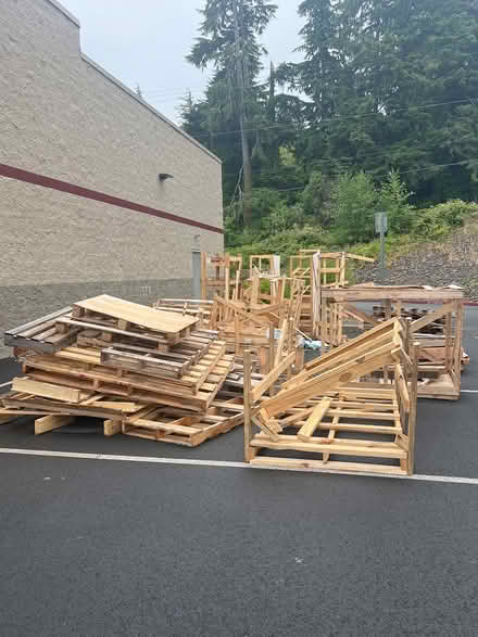 Photo of free Scrap wood (Warrenton Tractor Supply) #2