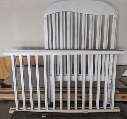 Photo of free White wood crib (28 and Van Dyke) #1