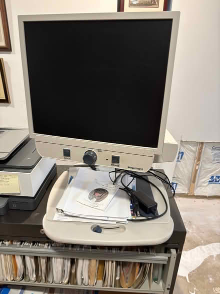 Photo of free magnifying electronic reader (Morristown, NJ) #2