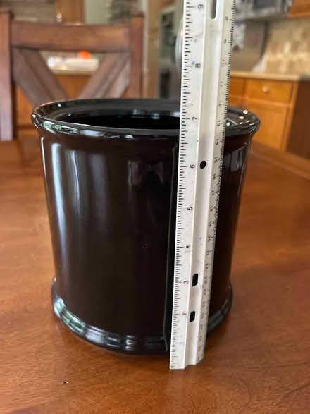 Photo of free Canister, no lid (Freedom and Drake) #1