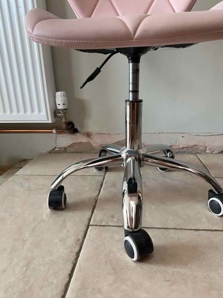 Photo of free Swivel pink desk chair (Pitchcombe GL6) #3