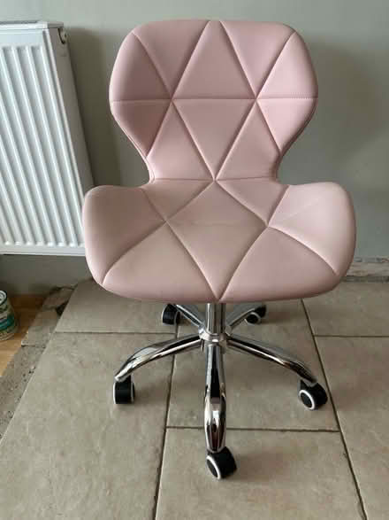 Photo of free Swivel pink desk chair (Pitchcombe GL6) #4