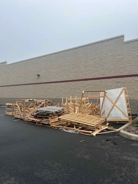 Photo of free Scrap wood (Warrenton Tractor Supply) #1
