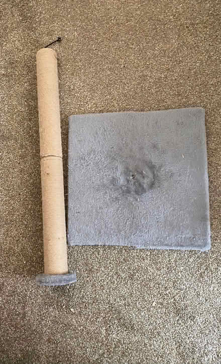 Photo of free Cat scratching post - broke needs fixing (Lawnswood LS16) #1
