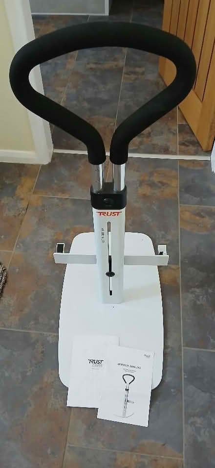 Photo of free adjustable bed-handle to help you (Neston CH64) #1