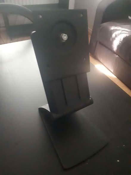 Photo of free HP monitor/TV stand (Upper Sydenham SE26) #1