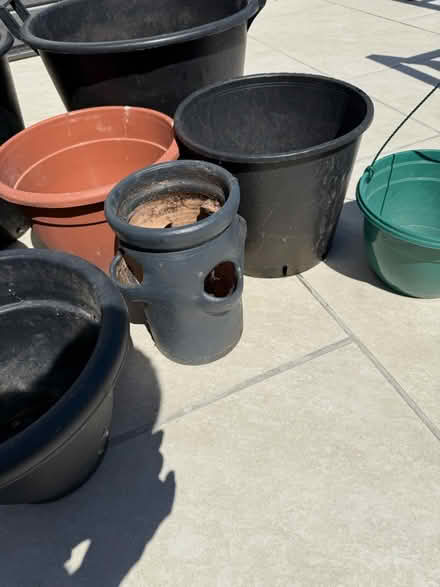 Photo of free Selection of pots (Billericay CM11) #3