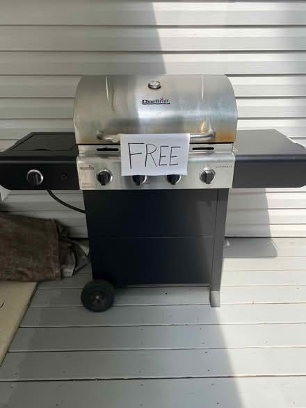 Photo of free gas grill (West Laurel) #2