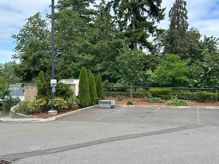 Photo of free Giant Sky Kennel Dog crates (Residence Inn SEATAC) #2
