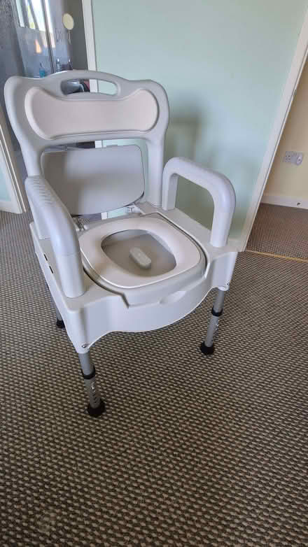 Photo of free commode (Beachley NP16) #1