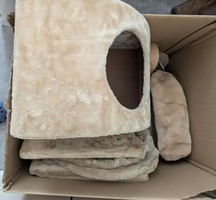 Photo of free Cat scratching/play tower (PO4) #4