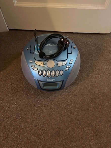 Photo of free Radio/CD (Roundhay LS8) #1