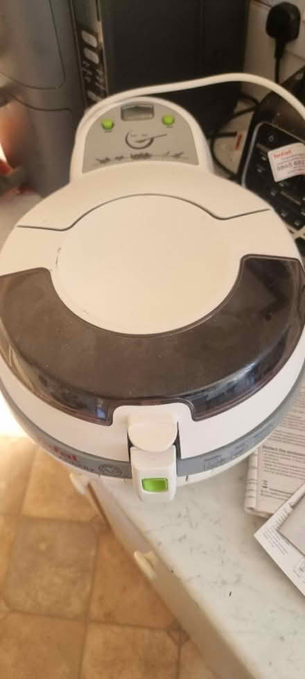 Photo of free Air fryer (CR3 Chaldon) #1