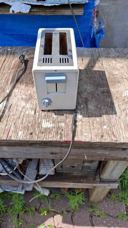 Photo of free Philips 2 slice toaster (Westboro, 262 Duncairn Ave.) #1