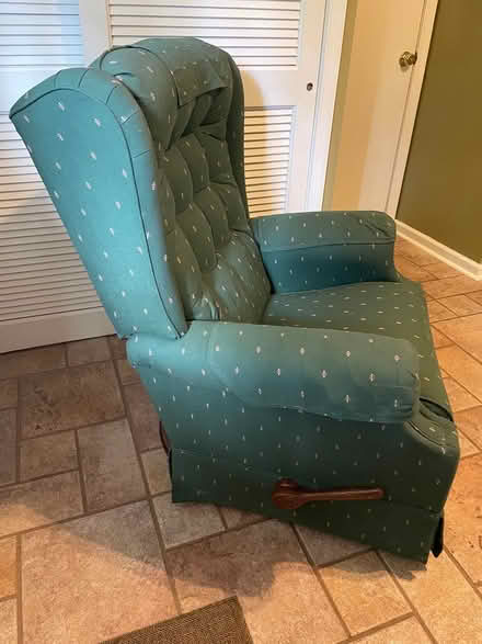 Photo of free swivel rocker/recliner (near Newark Country club) #3