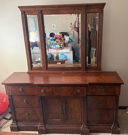 Photo of free Haverty’s Wood Furniture (Powder Springs) #3