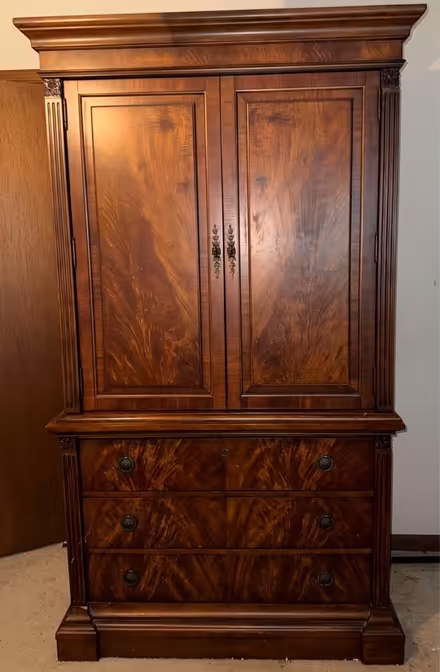 Photo of free Haverty’s Wood Furniture (Powder Springs) #2
