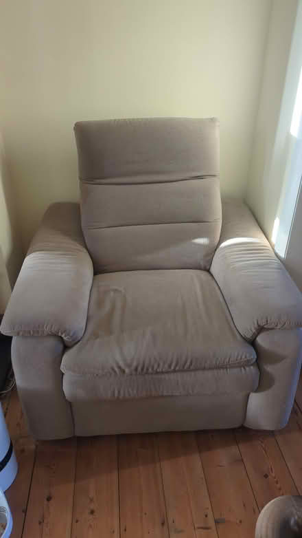 Photo of free Grey armchair (RG1) #1