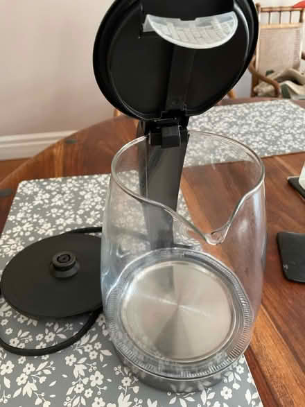 Photo of free Electric kettle (Neyagawa river glen, oakville.) #2