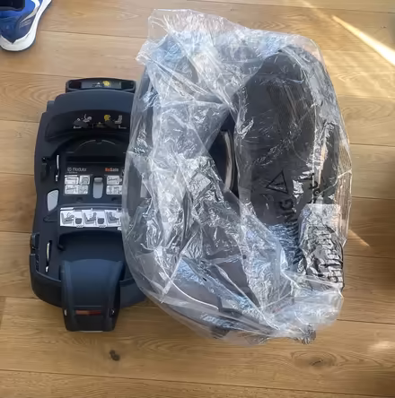 Photo of free Baby car seat (Kew Bridge Road) #1
