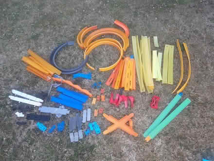 Photo of free Hot wheels track and accessories (Aldingbourne PO20) #2