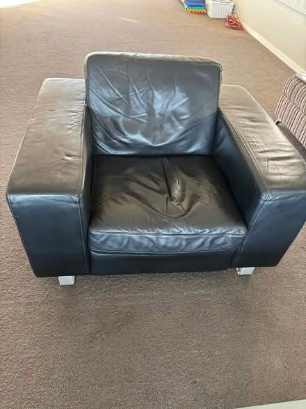 Photo of free Black leather lounge Suite (Large) (Waikiki) #2