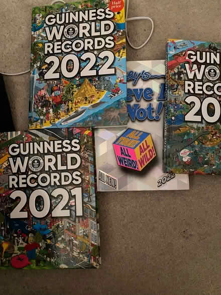 Photo of free Books (Guinness world records) (Boldmere B73) #1