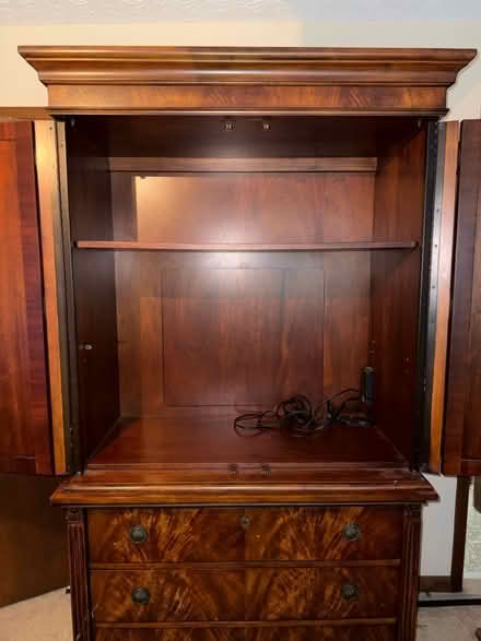 Photo of free Haverty’s Wood Furniture (Powder Springs) #1