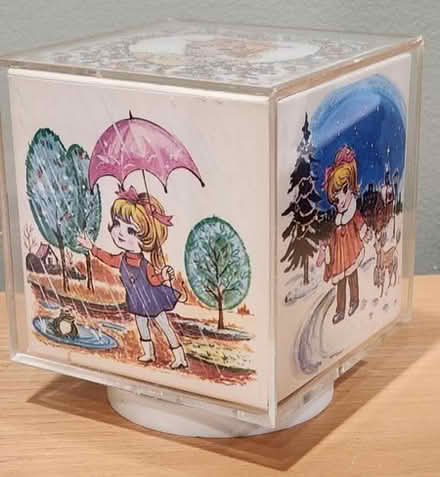 Photo of free Lucite Rotating Musical Photo Cube, Plays Love Story (Where Do I Begin) #1
