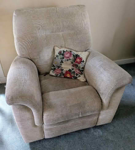 Photo of free Sofa suite (Johnshaven DD10) #2