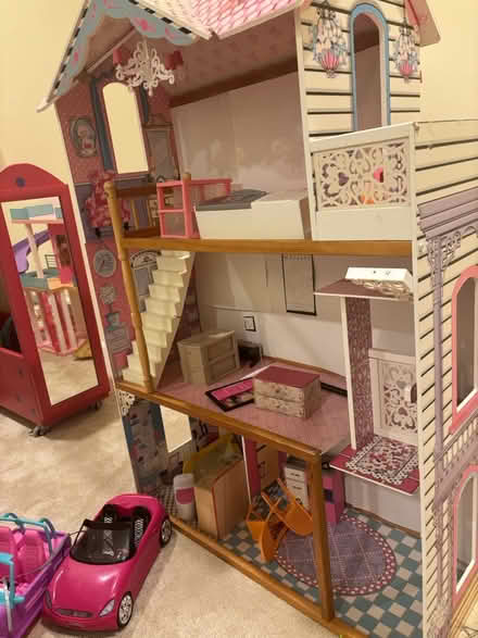 Photo of free Barbie stuff (Silcott and Paxson in PVille) #2